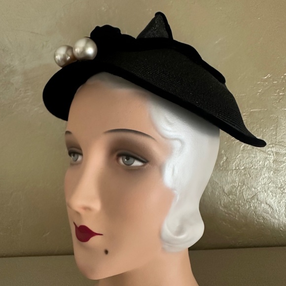 UNIQUE 1930s\' BLACK STRAW HAT WITH PEARLS AND VELOUR EDGING main image 8
